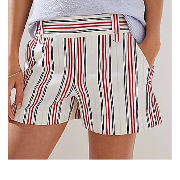 LOFT Pants - ⬇️$30 NWT- LOFT FLAT FRONT WOMEN SHORT SIZE 10